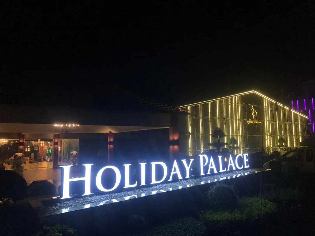 Holiday Palace casino có nhiều những hoạt động nổi bật