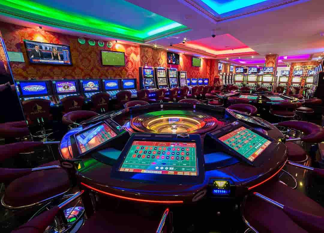 Máy móc tại Titan King Casino hỗ trợ chơi bài chuyên nghiệp